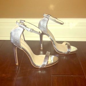 Annemie silver metallic lizard strap heels sz 6